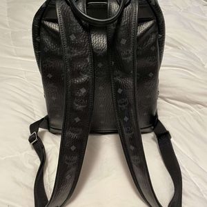 Vieste Side Stud large Black Bookbag